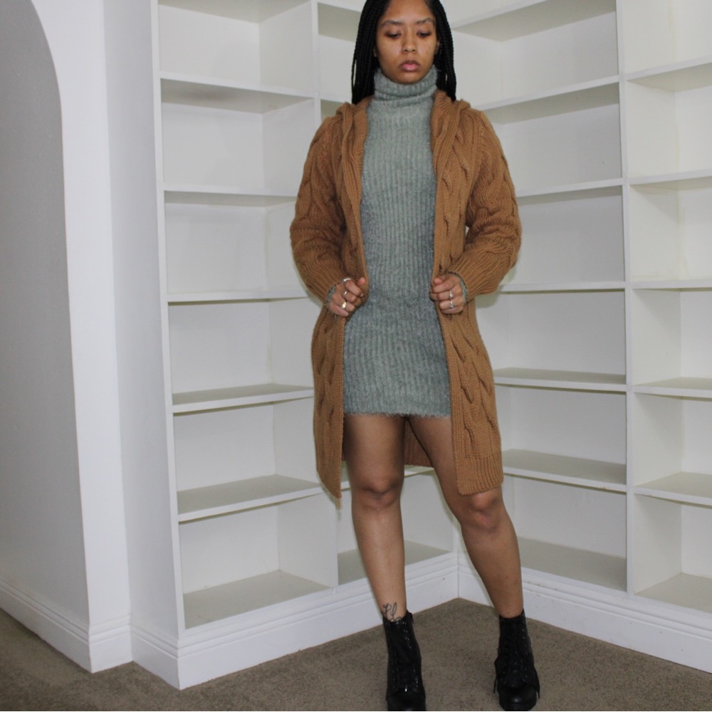 ❄️Not Your Grandmas Cardigan Beige Colored Plaided Sweater